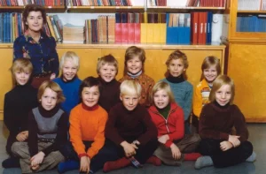 Skolfoto 70 talet – när frisyrerna var vilda och kläderna färgsprakande