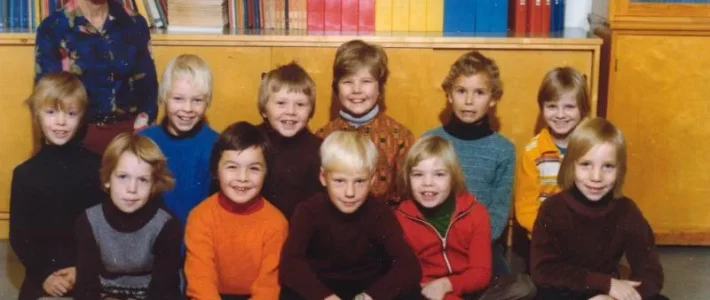 Skolfoto 70 talet – när frisyrerna var vilda och kläderna färgsprakande