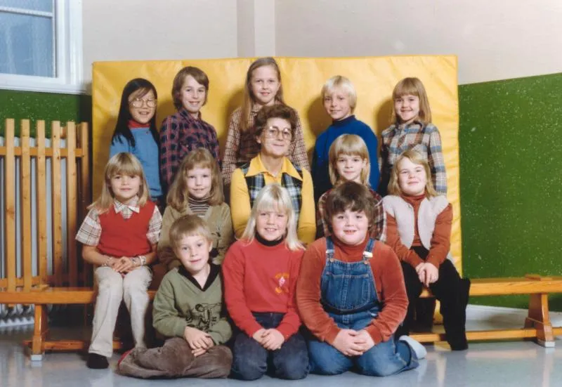 Tidlöst mode på skolfoto 70 talet